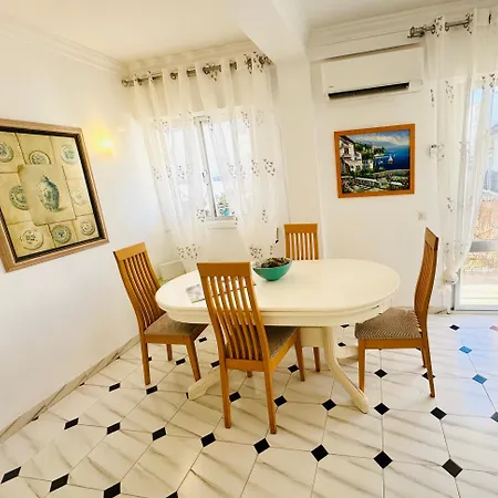 Castillo Apartment *